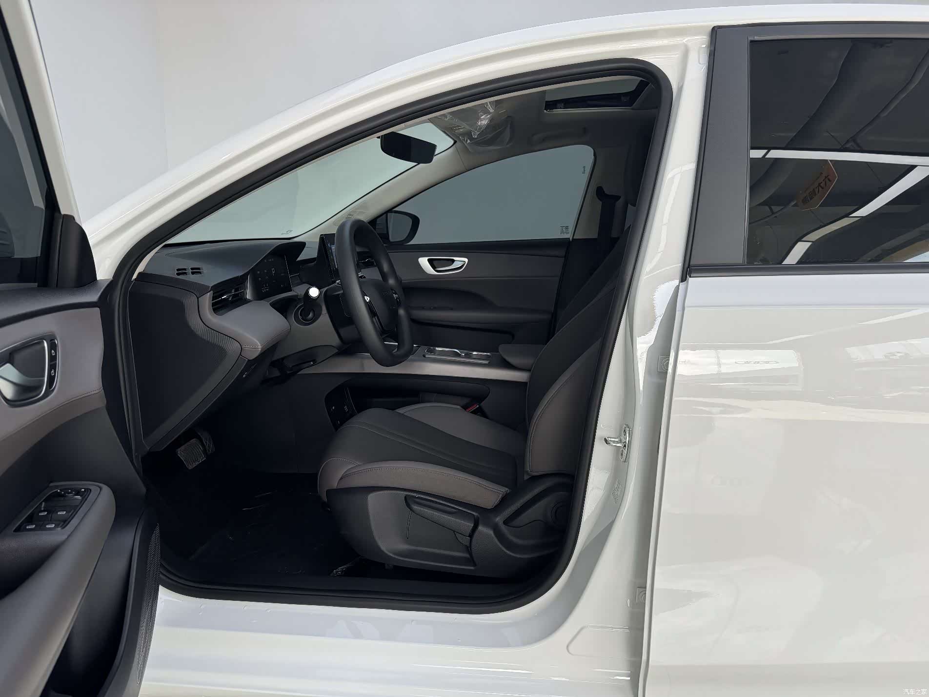 Roewe D6, 2025 все фото