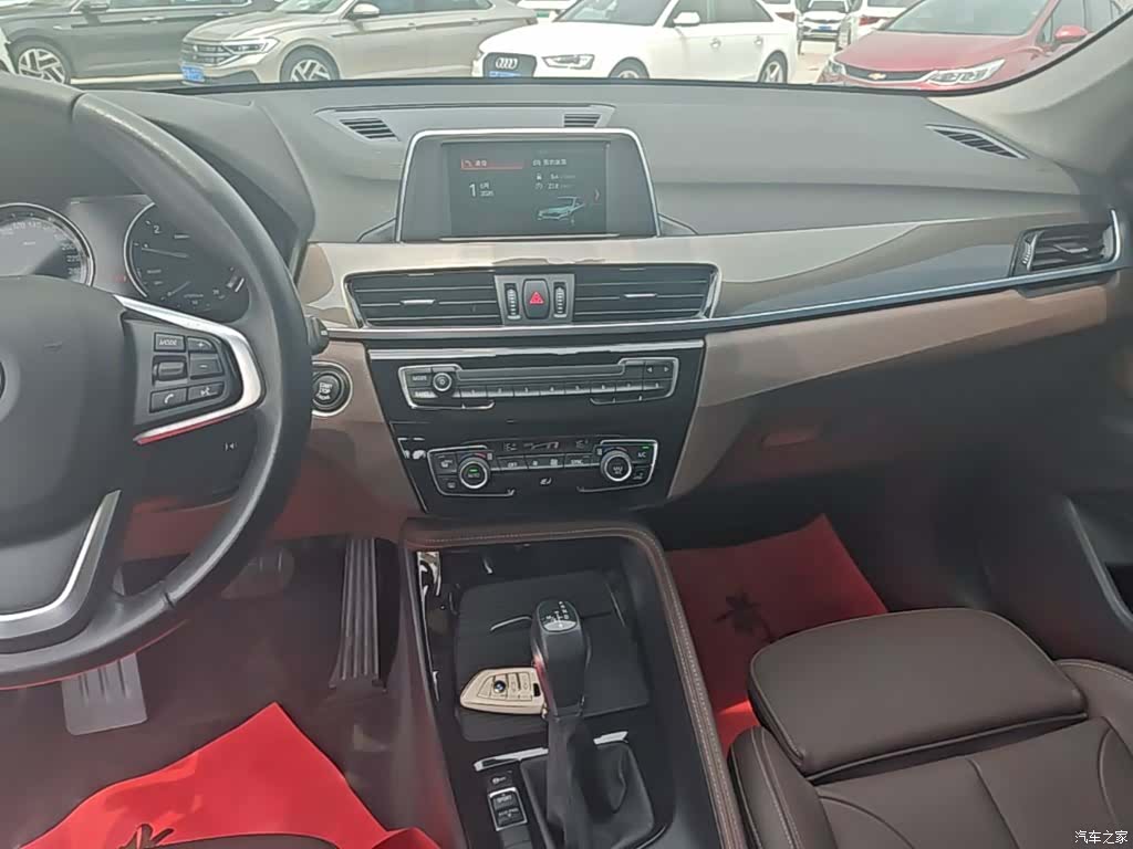 BMW X1, 2019 все фото