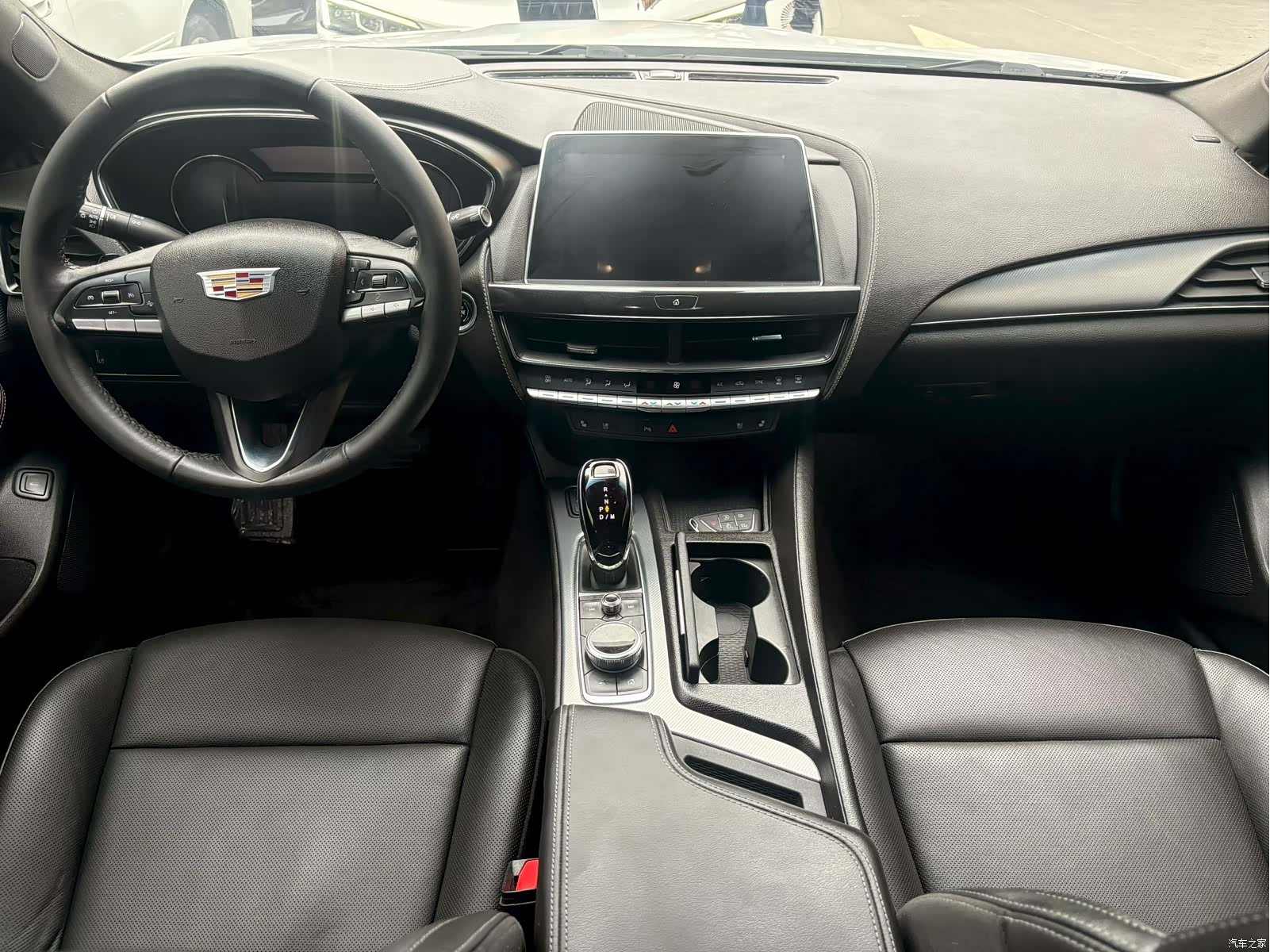 Cadillac CT5, 2023 все фото