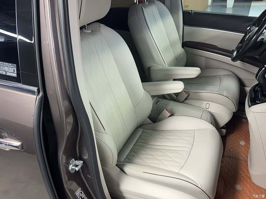 Buick GL8, 2022 3