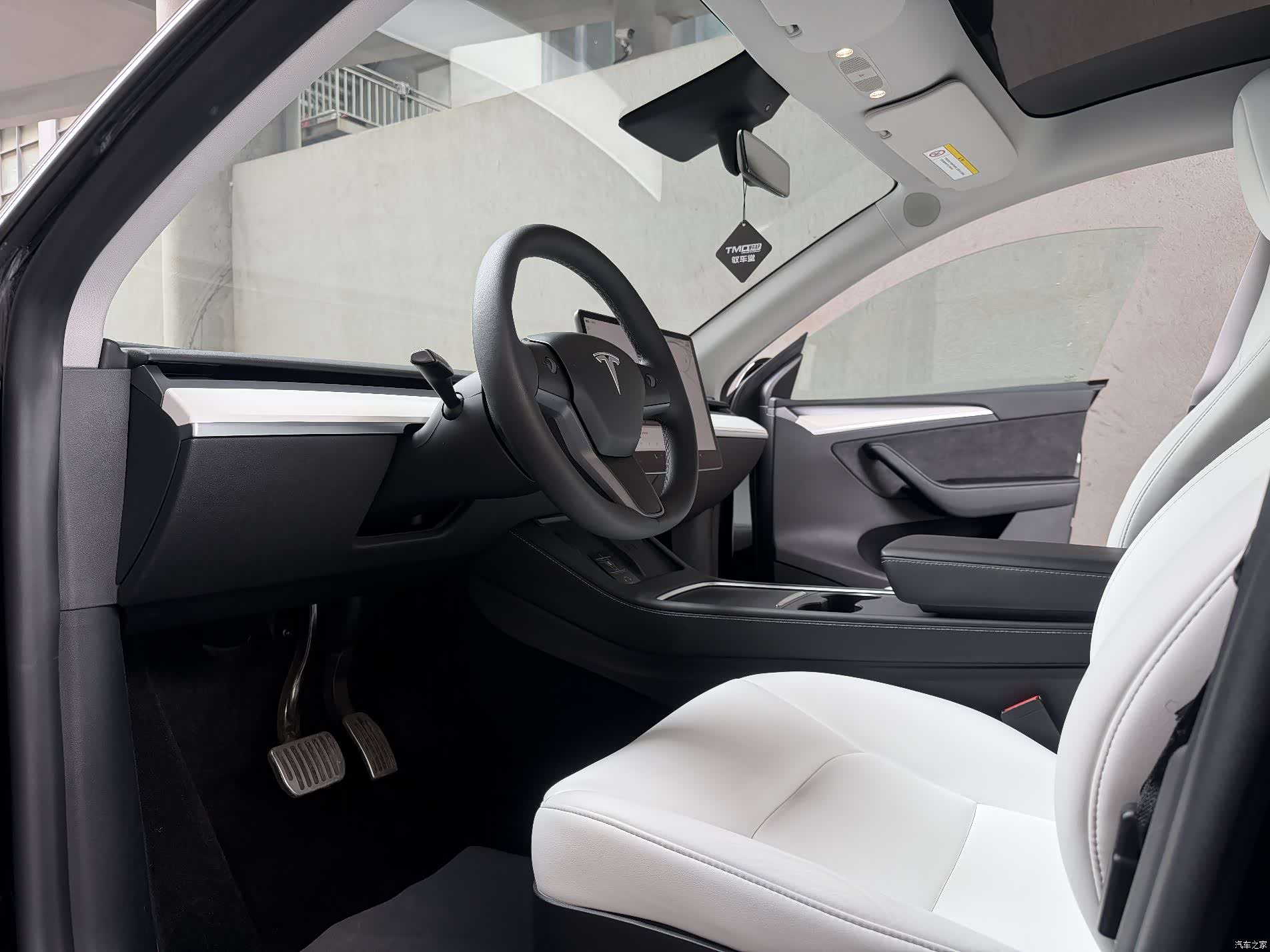Tesla Model Y, 2023 16