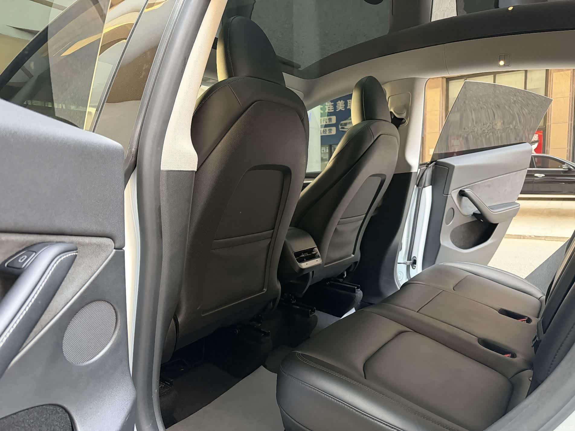 Tesla Model Y, 2024 15
