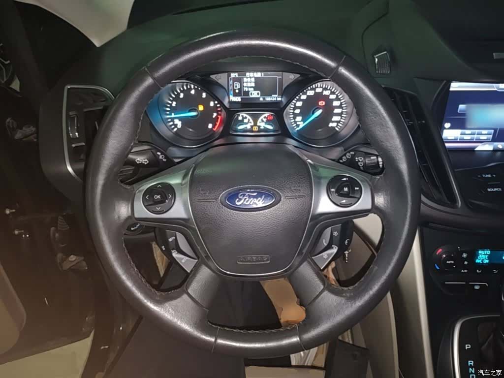 Ford Kuga, 2015 11