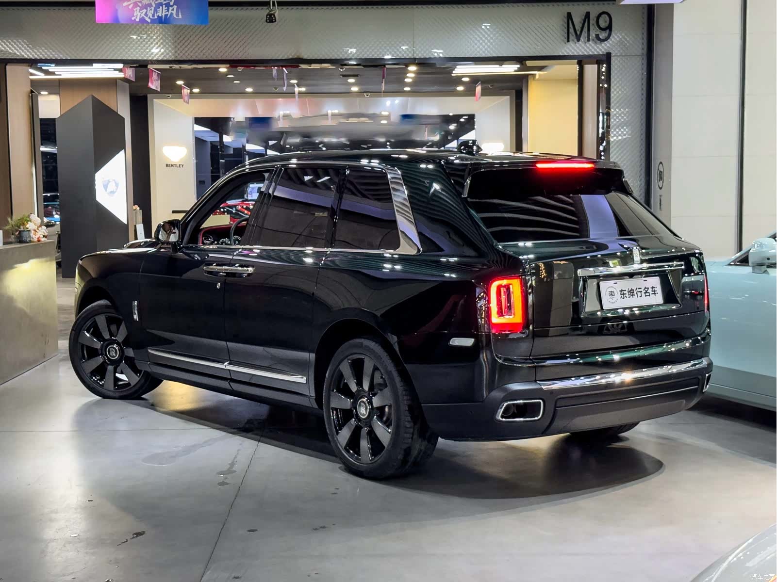 Rolls-Royce Cullinan, 2022 4
