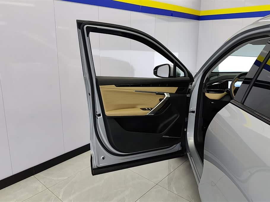 Geely Atlas L