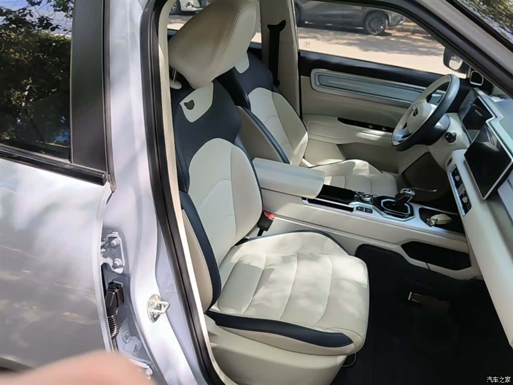 Geely Icon, 2023 25
