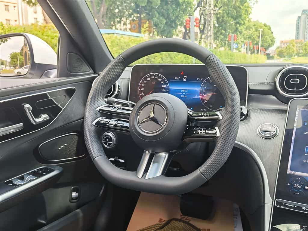Mercedes-Benz C-Class, 2024 11