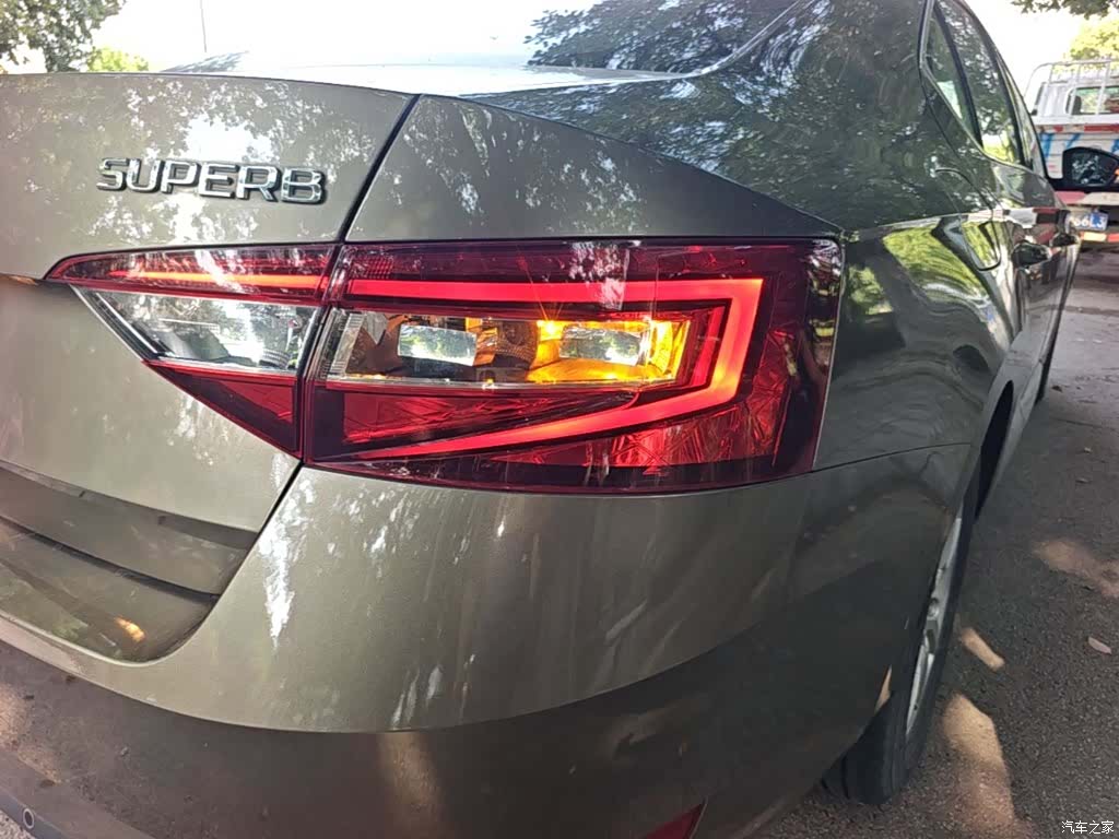 Skoda Superb, 2018 8