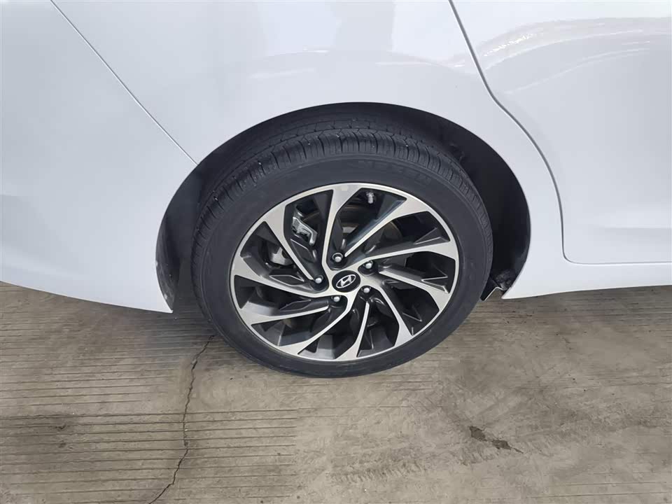 Hyundai Lead
