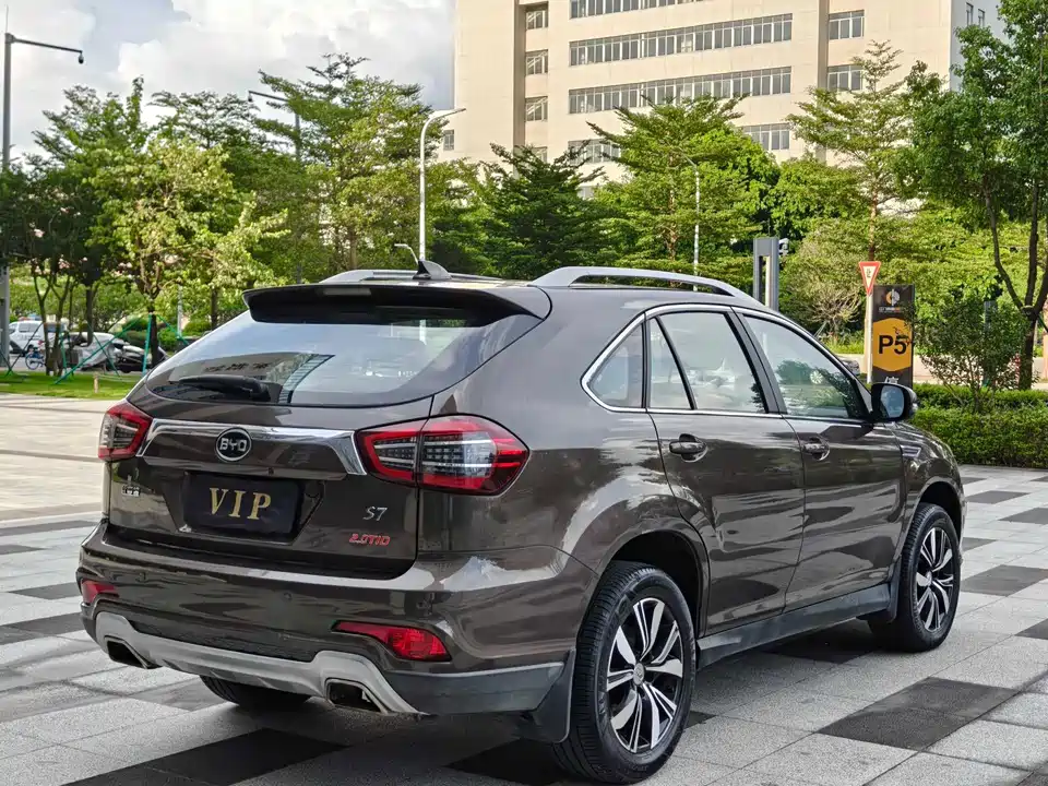 BYD S7