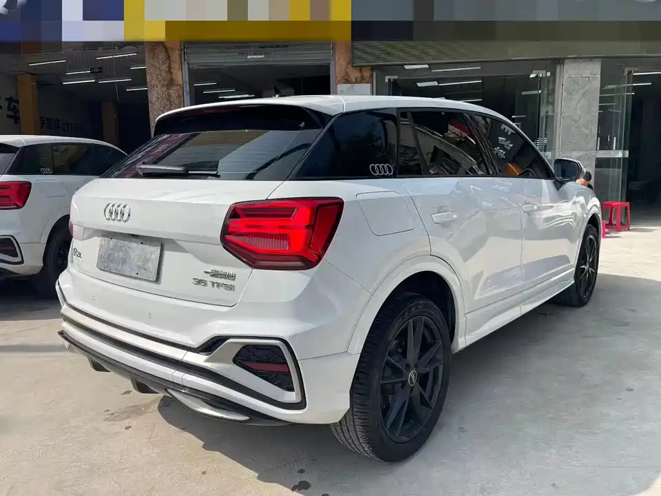 Audi Q2L