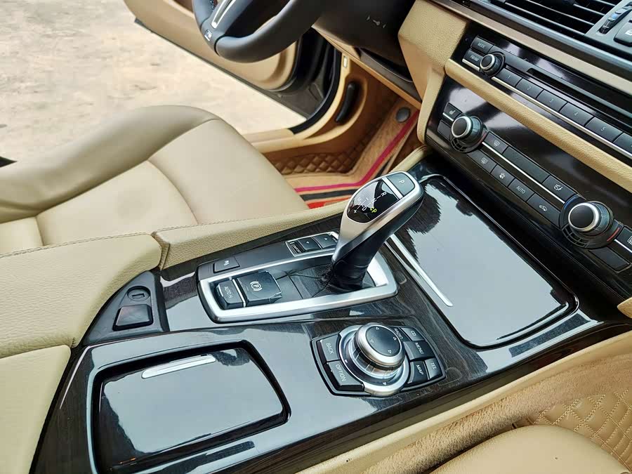 BMW 5 Series 2012, фото 53