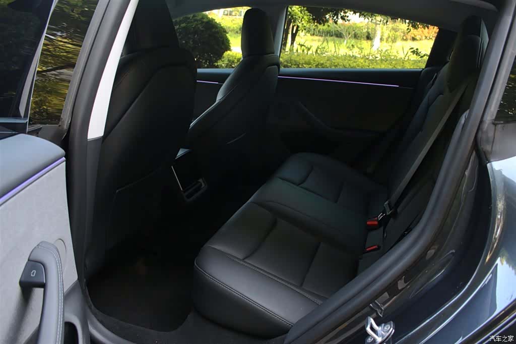 Tesla Model 3, 2025 9