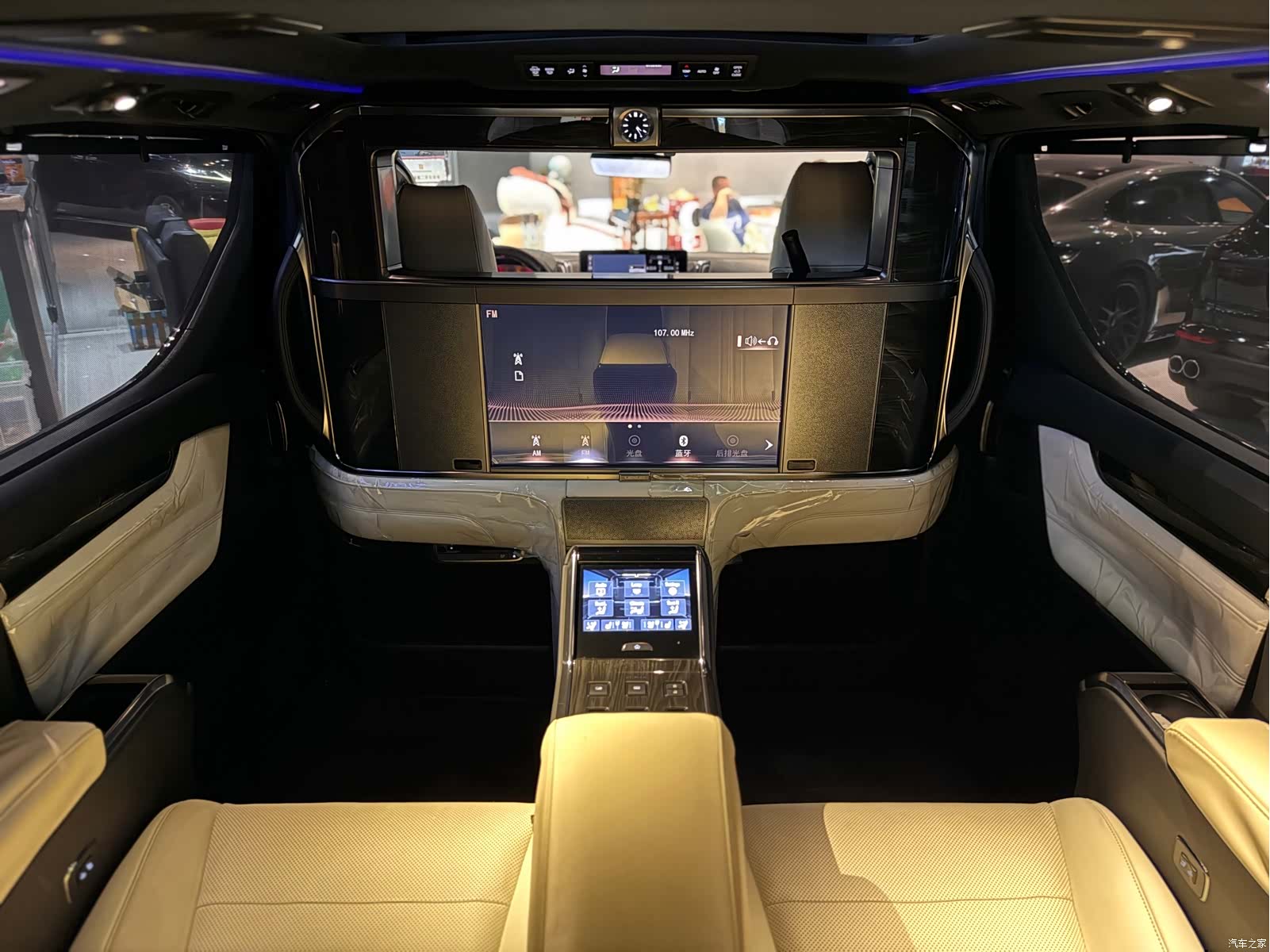 Lexus LM, 2022 7