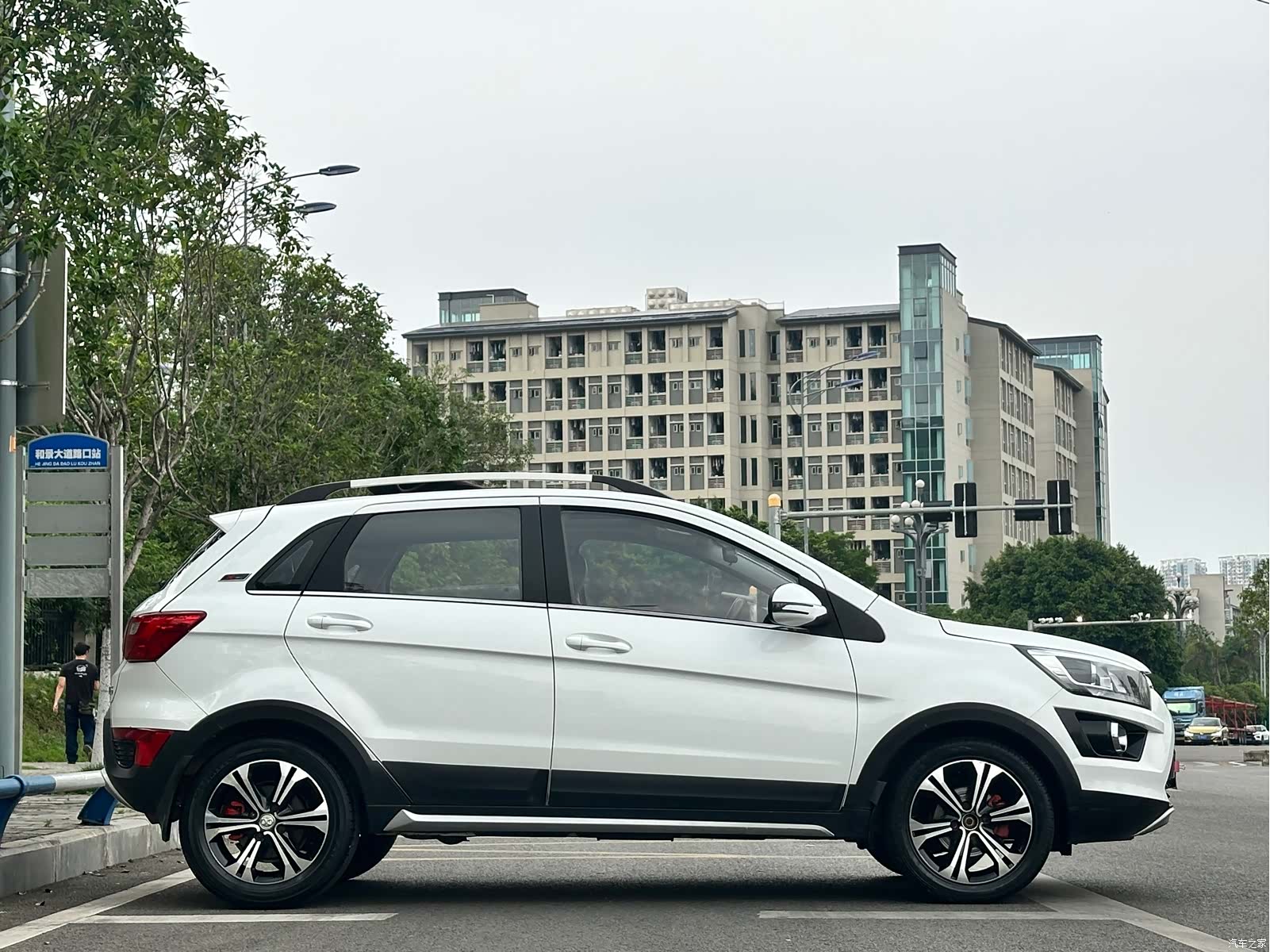 BAIC X25, 2016 4