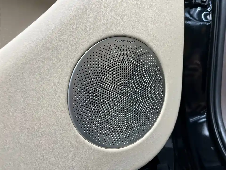 AITO Ask the world M9