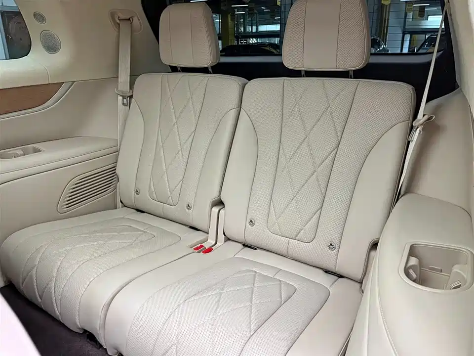 AITO Ask the world M9