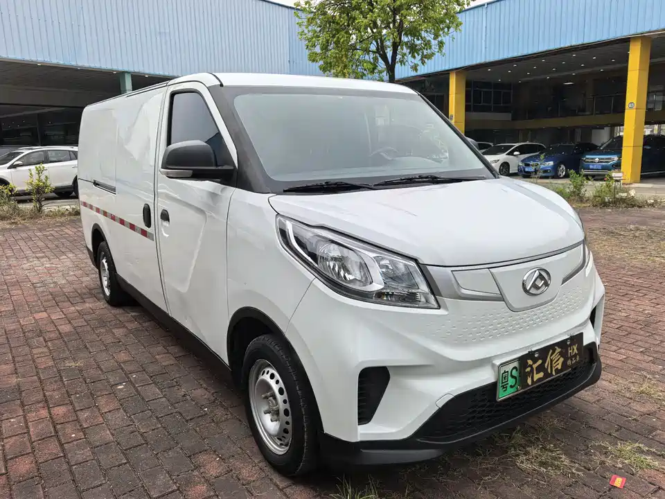MAXUS Chase EV30