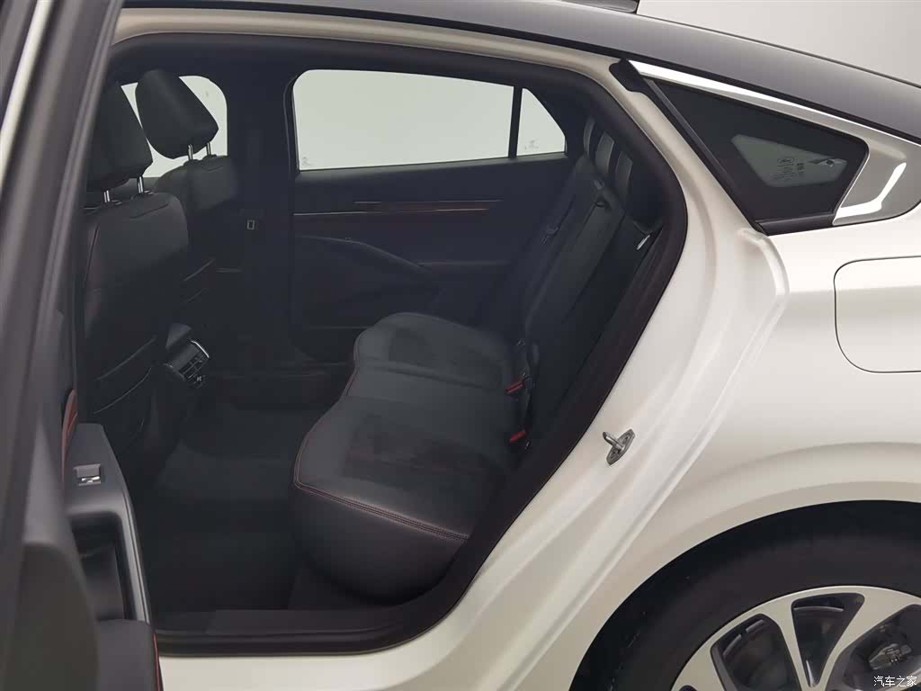 Ford Mondeo, 2023 15