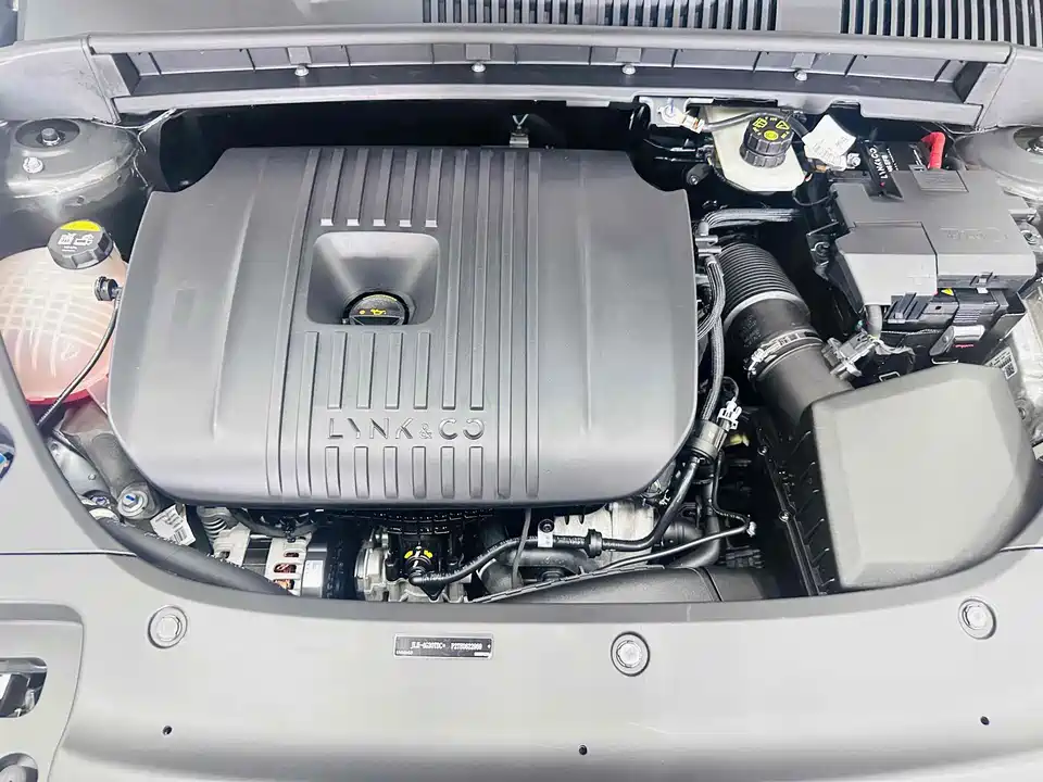 Lynk & Co 03