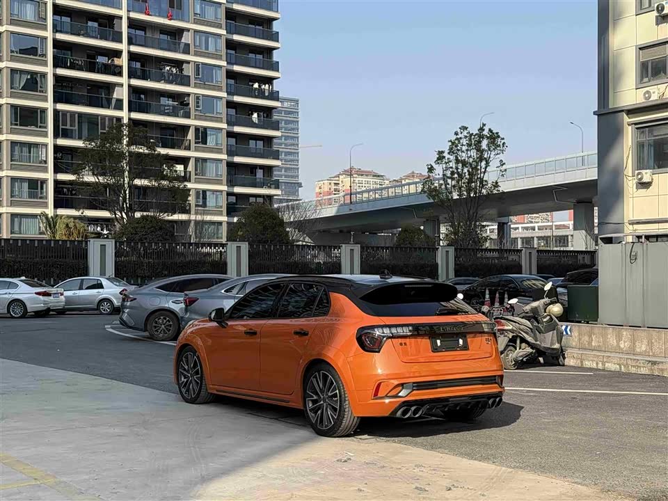 Lynk & Co 02 Hatchback