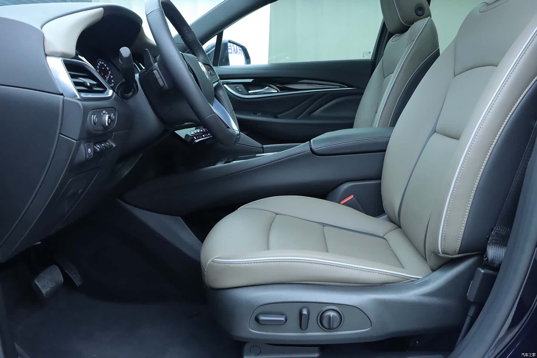 Buick Enclave, 2023 все фото
