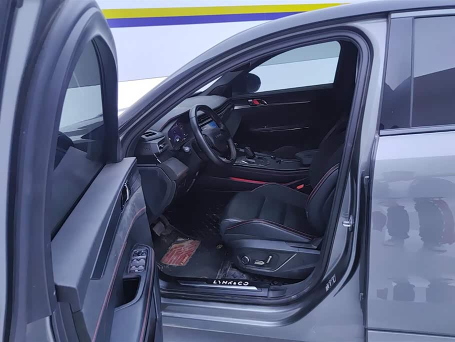 Lynk & Co 05