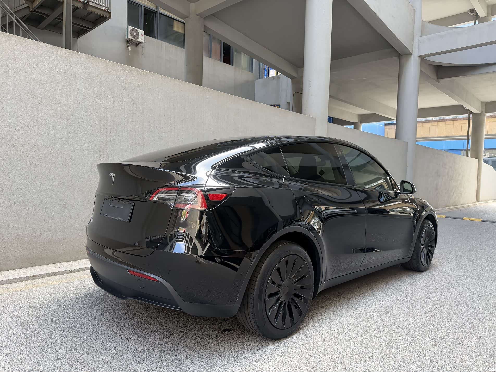 Tesla Model Y, 2022 3