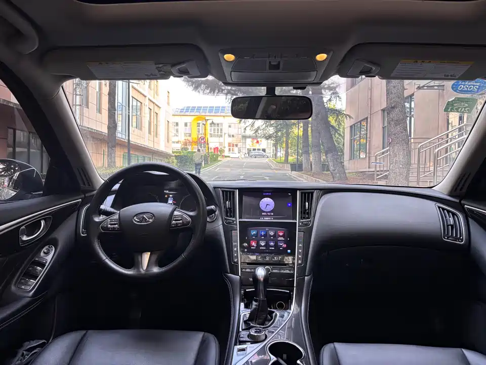 Infiniti Q50L