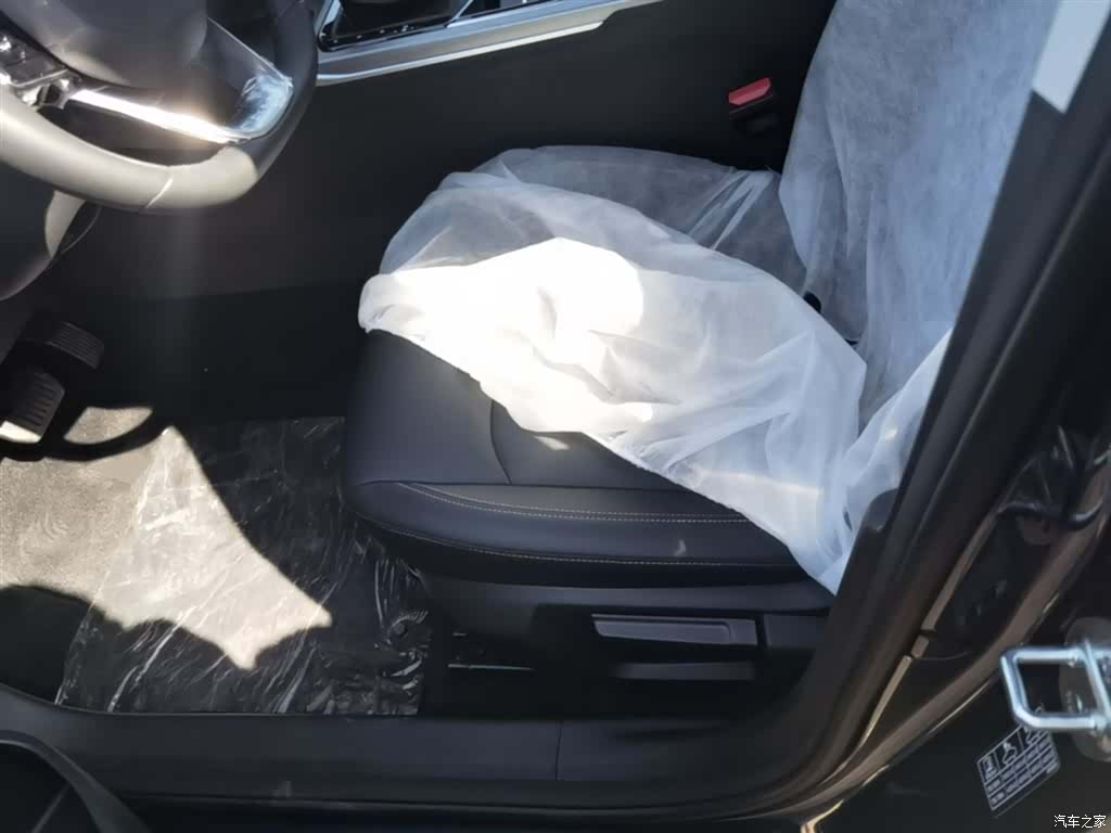 Geely Emgrand, 2026 15