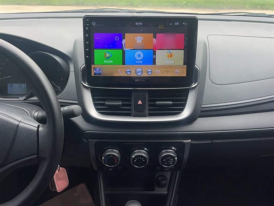 Toyota YARiS L to enjoy