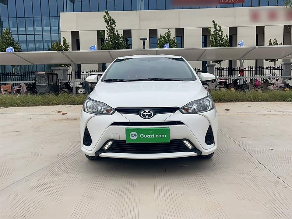 Toyota YARiS L to enjoy