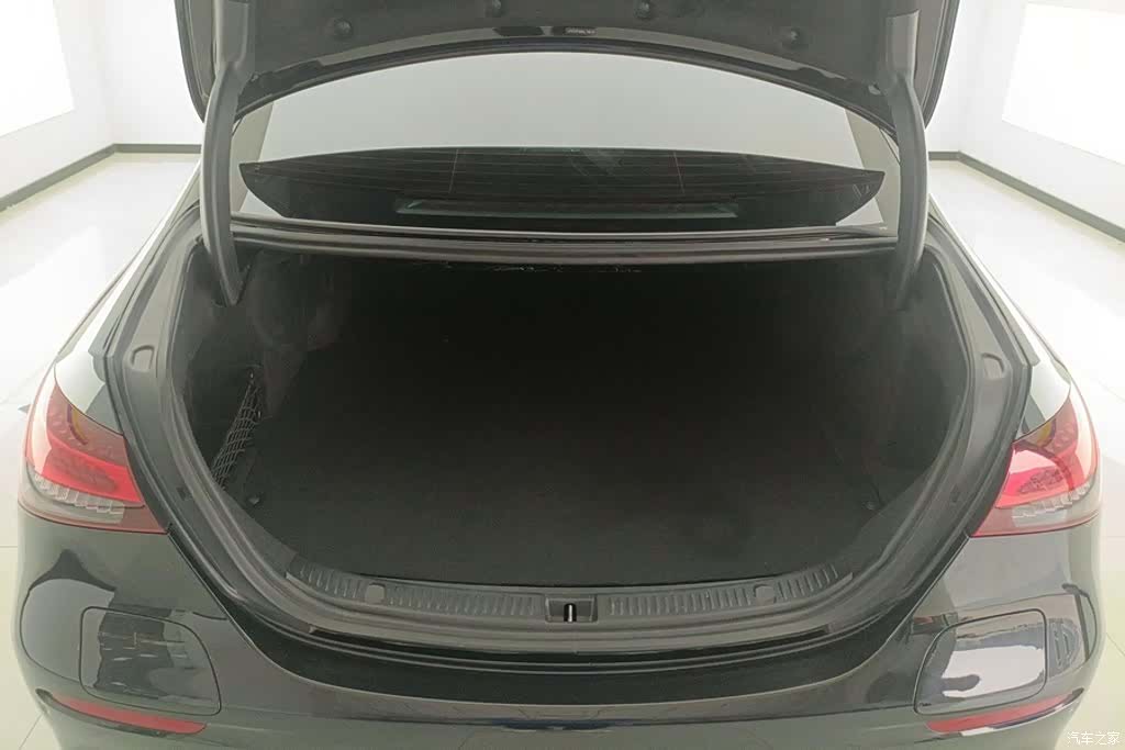 Mercedes-Benz E-Class, 2022 4