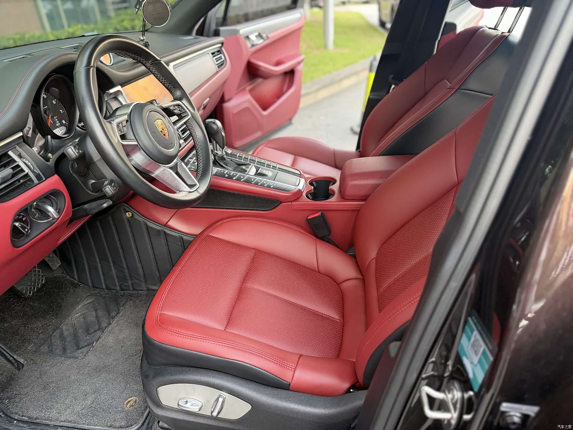 Porsche Macan, 2019 все фото