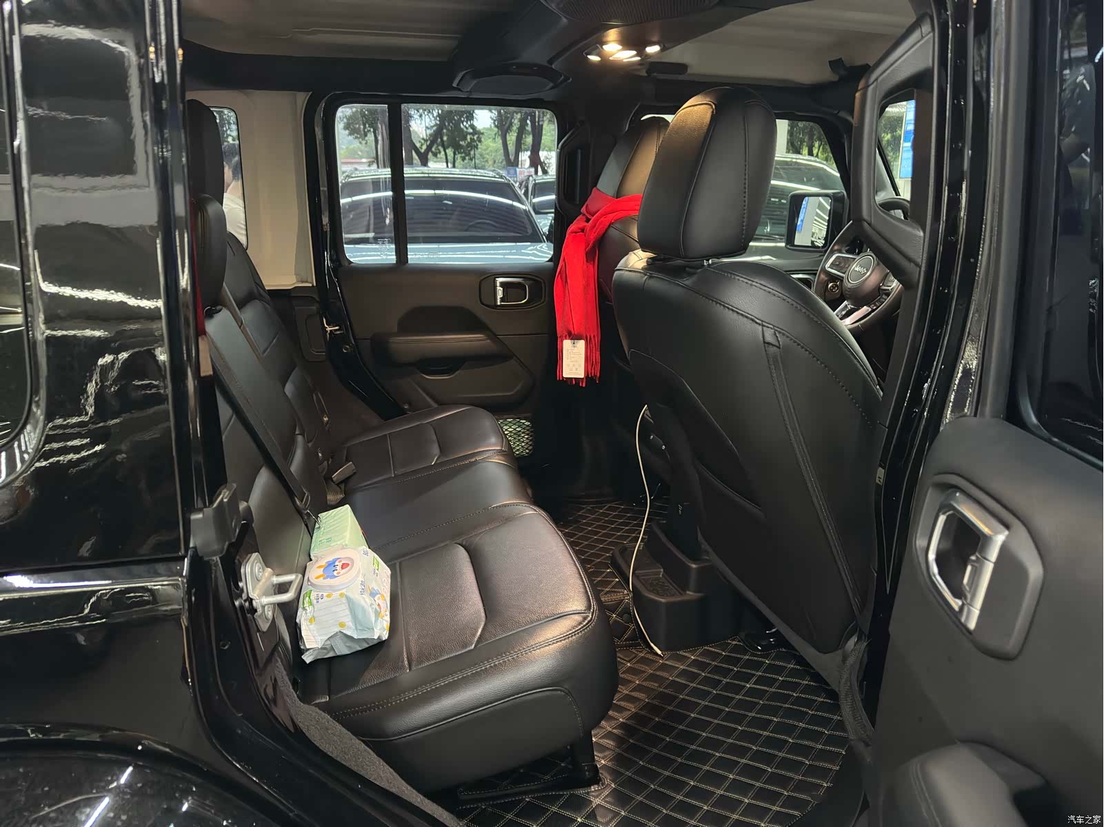 Jeep Wrangler, 2023 11