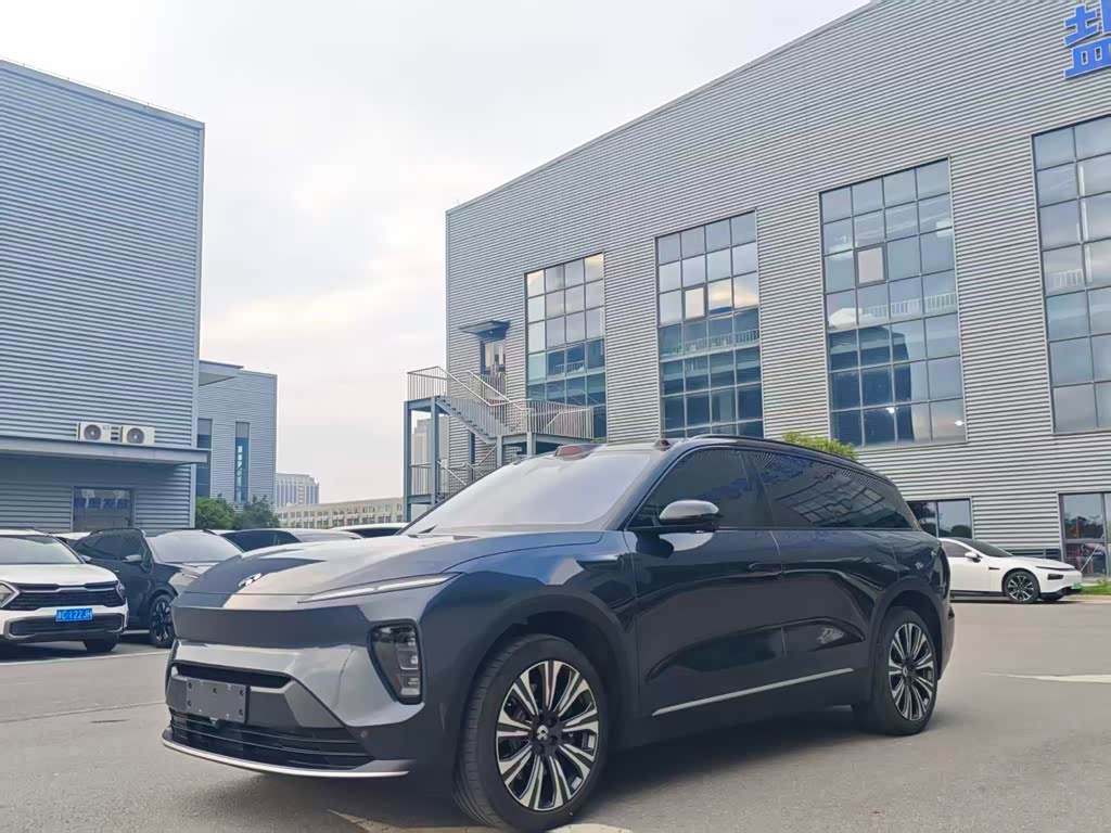 NIO ES8