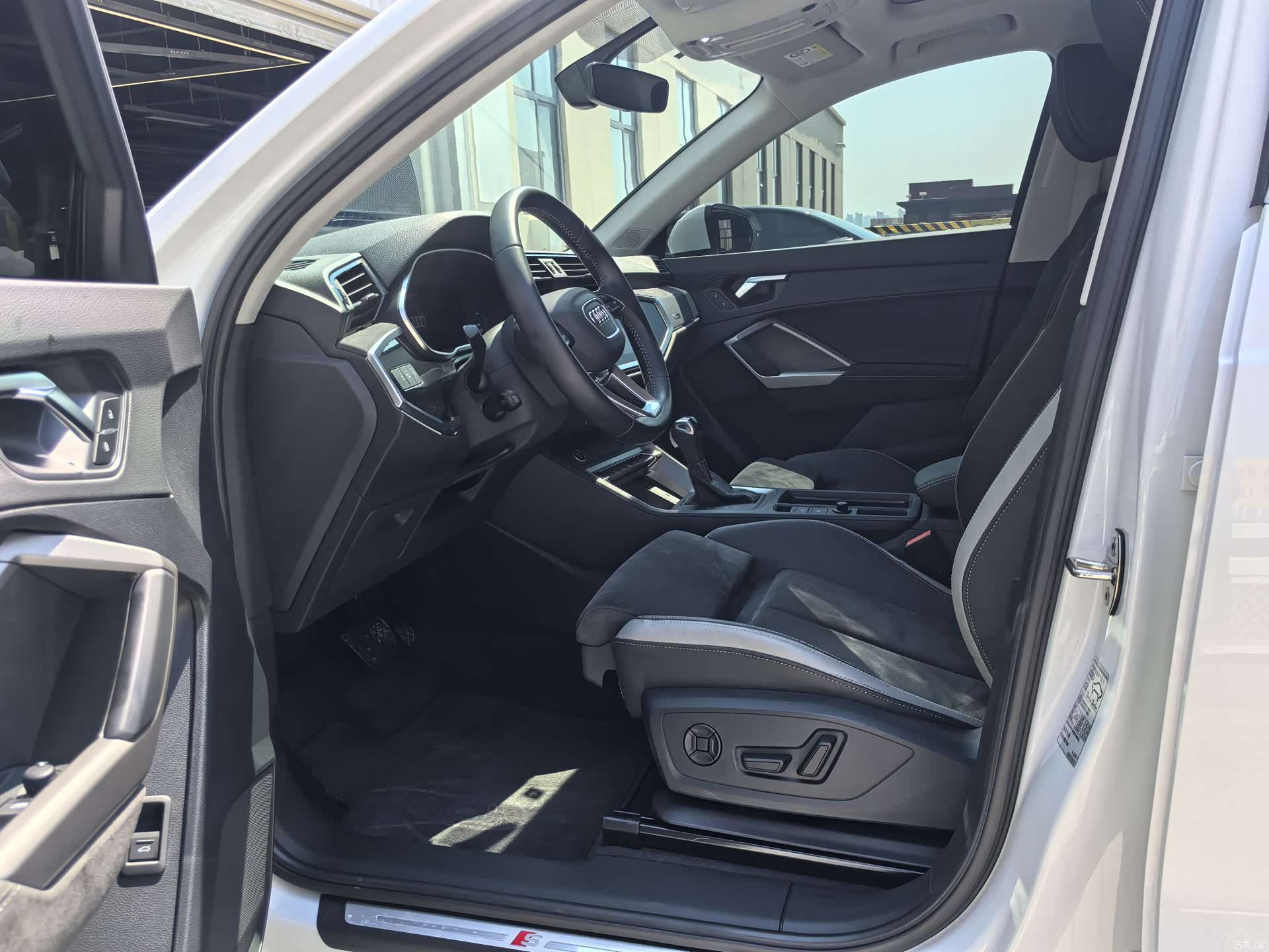 Audi Q3, 2022 4
