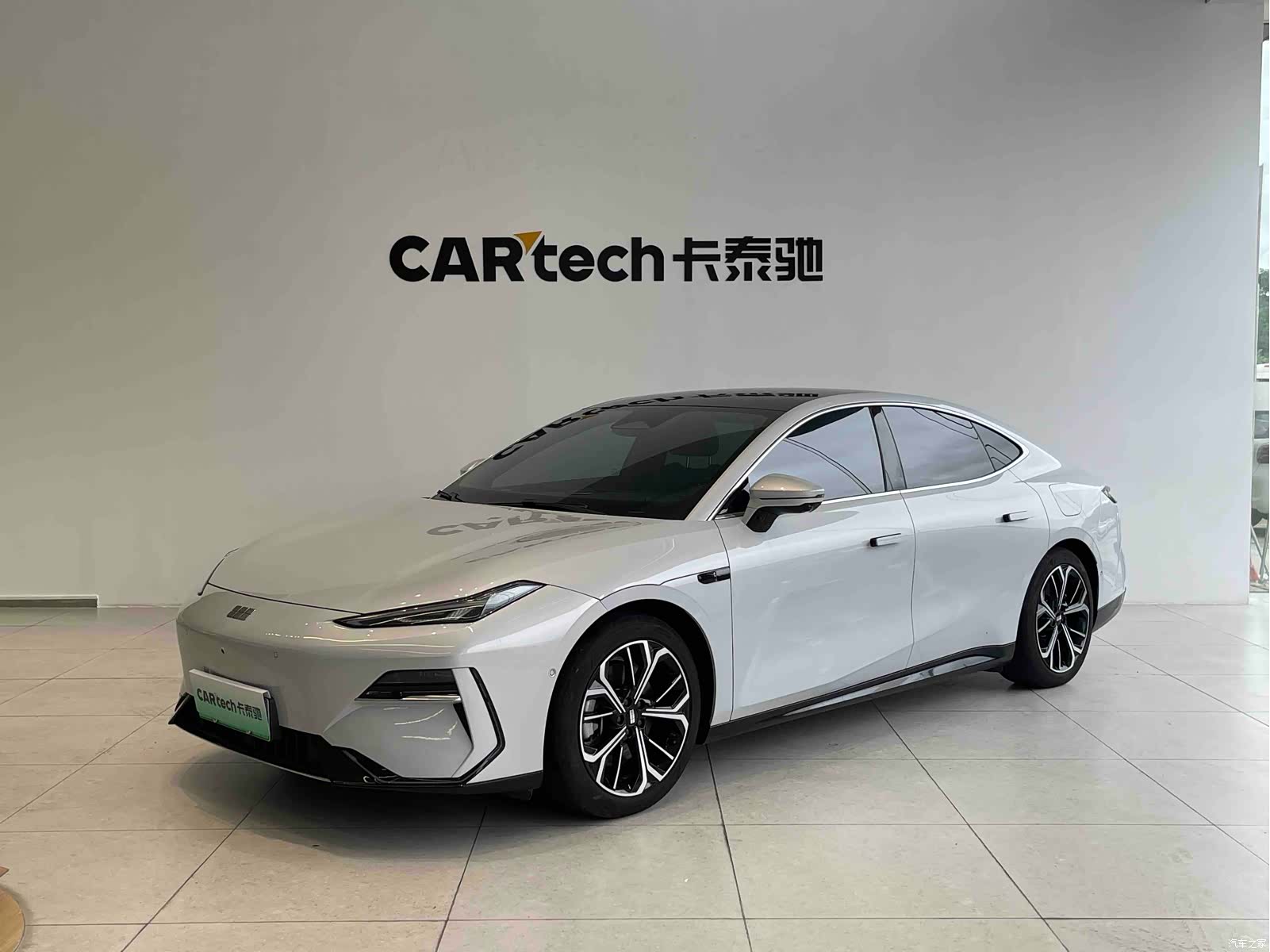 Geely E8, 2025 1