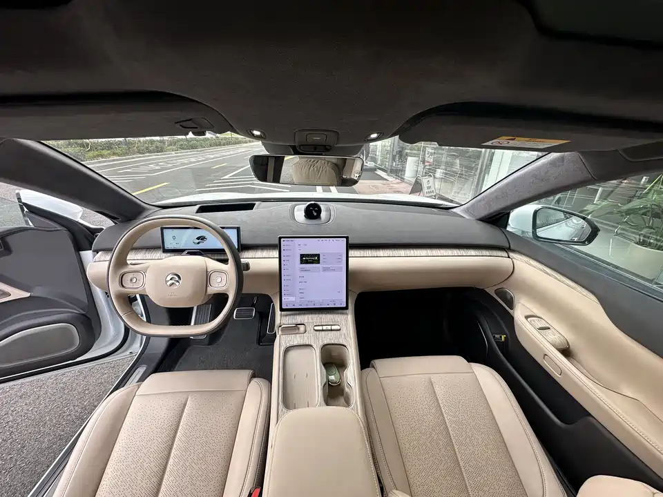 NIO ET7
