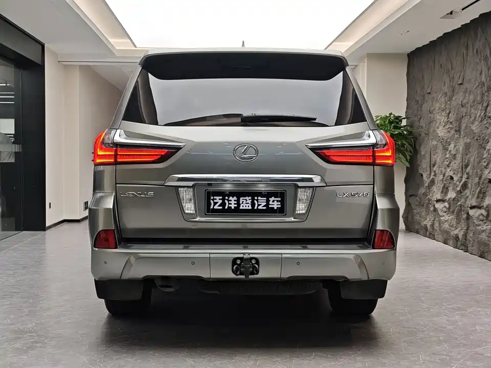 Lexus LX