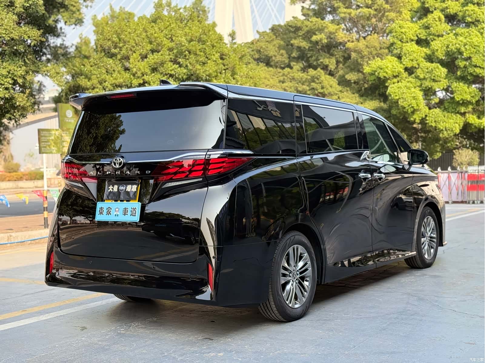 Toyota Alphard, 2025 все фото