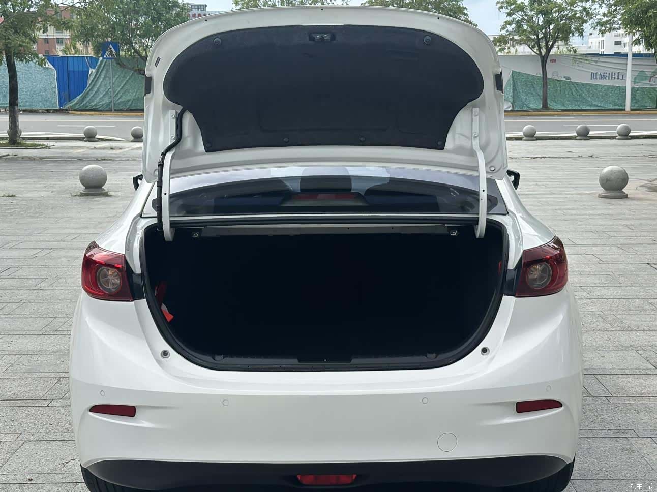 Mazda Mazda3, 2017 16