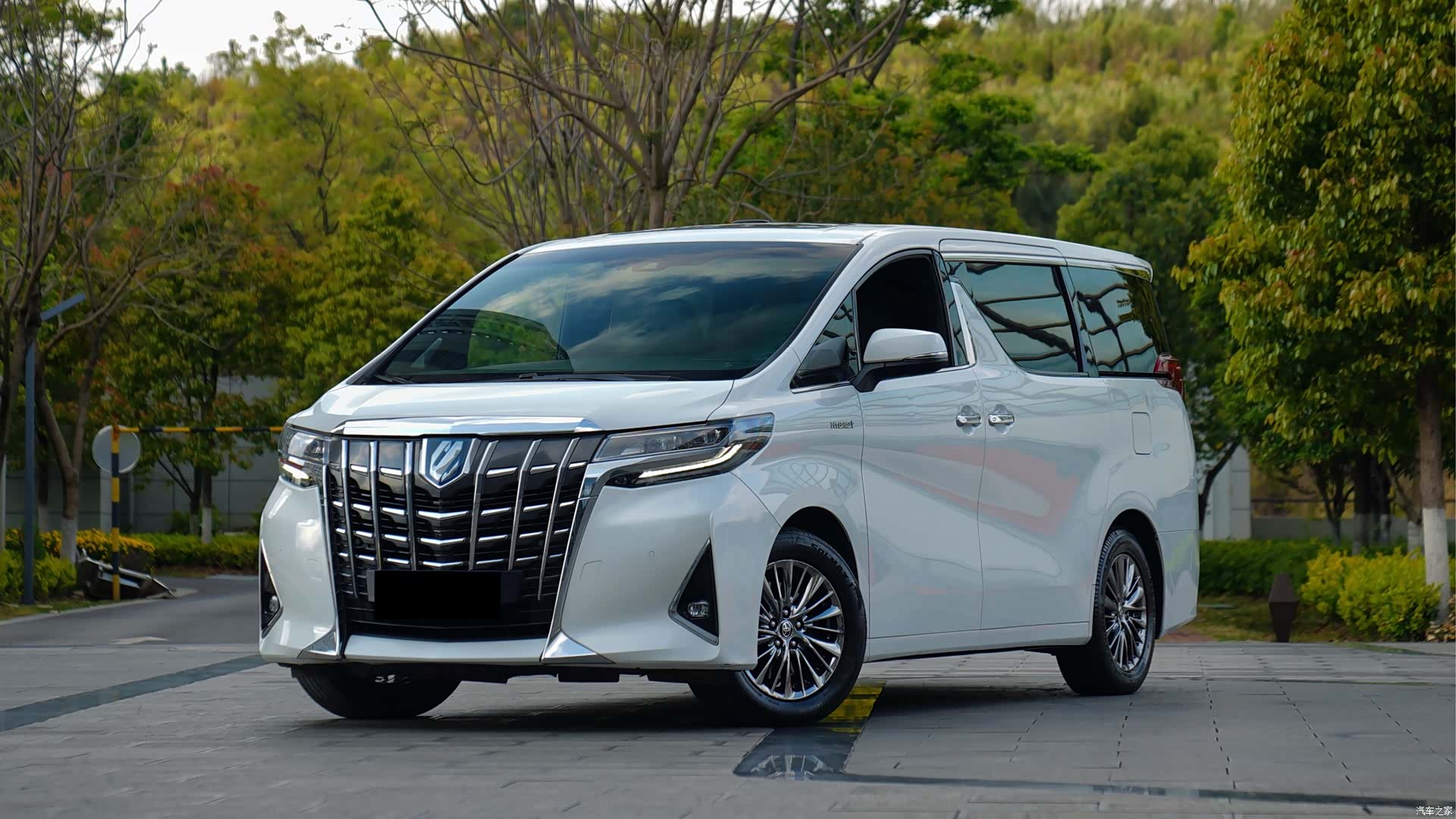 Toyota Alphard, 2022 1