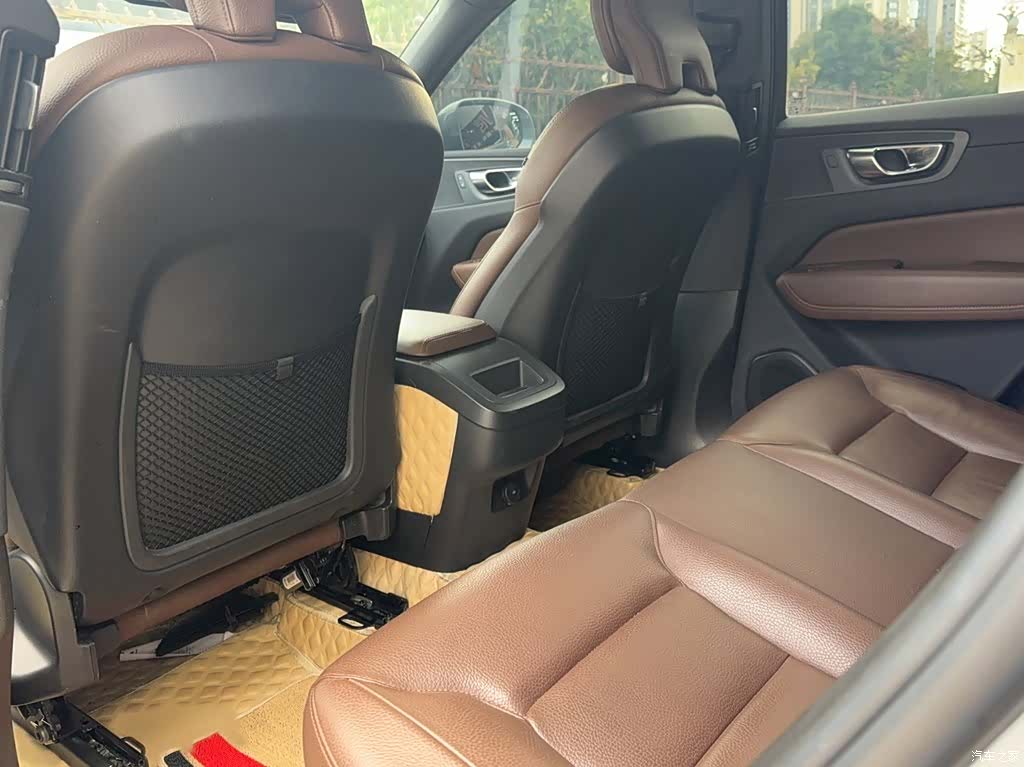 Volvo XC60, 2022 23