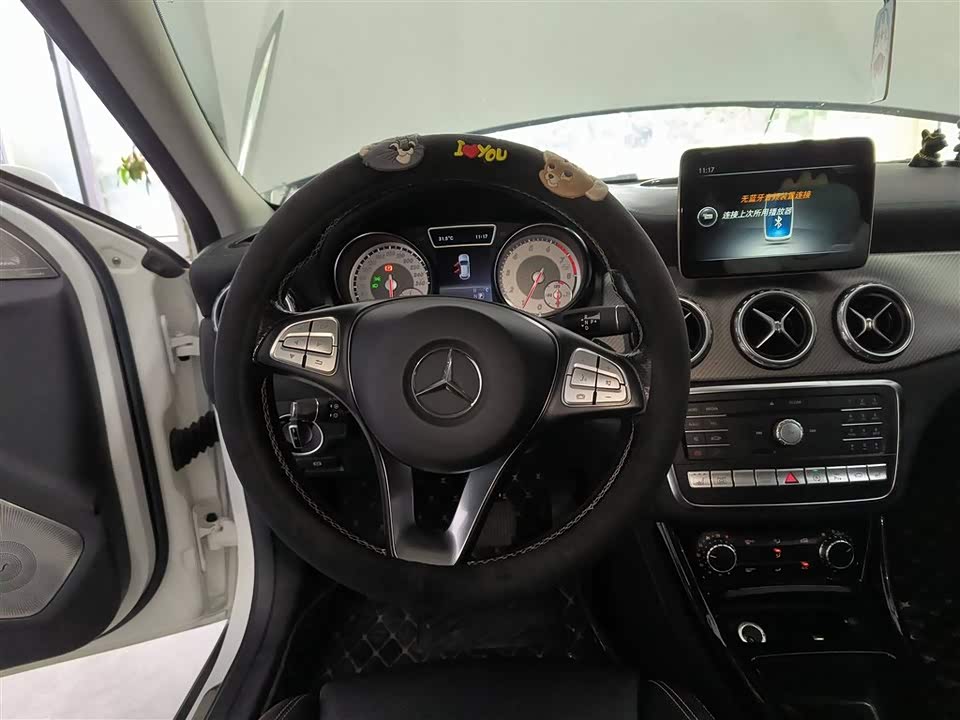 Mercedes-Benz GLA Mercedes-Benz GLA