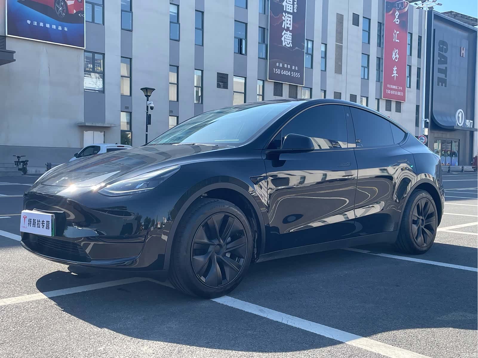 Tesla Model Y, 2023 1