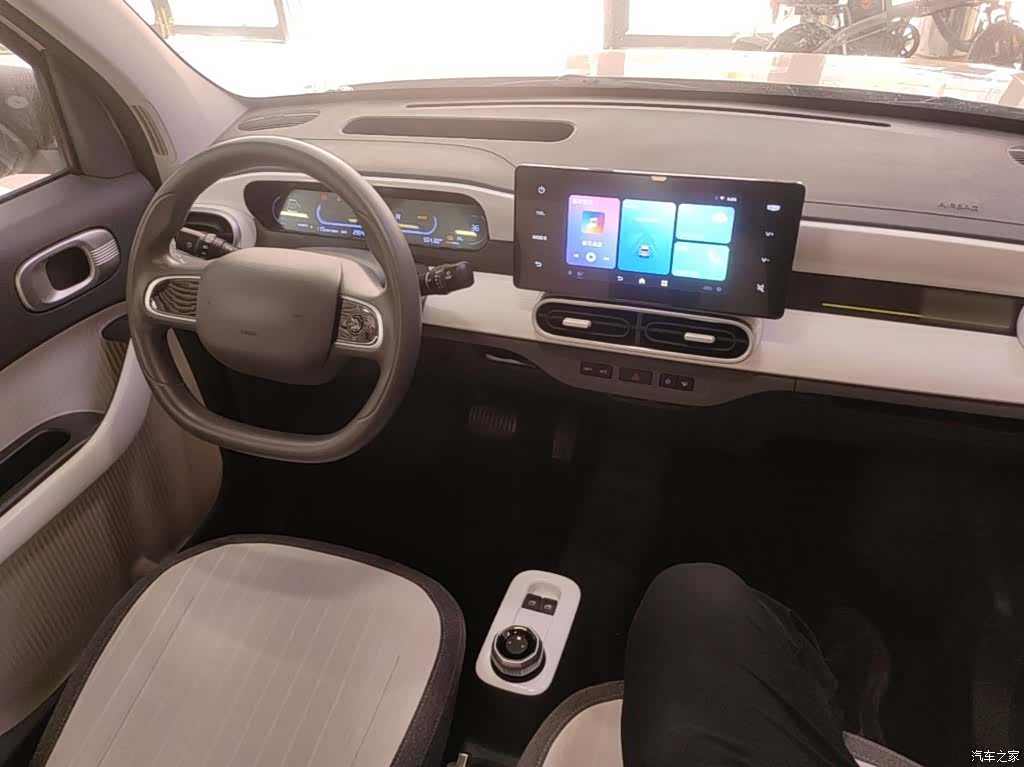 Geely Panda, 2025 10