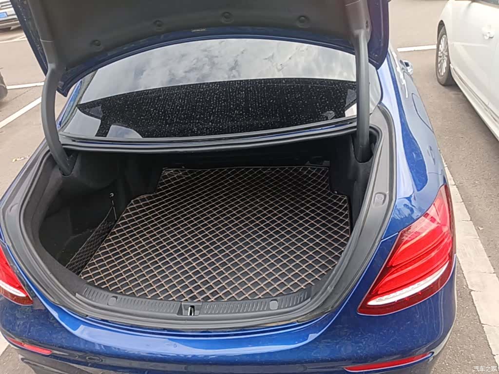 Mercedes-Benz E-Class, 2019 19