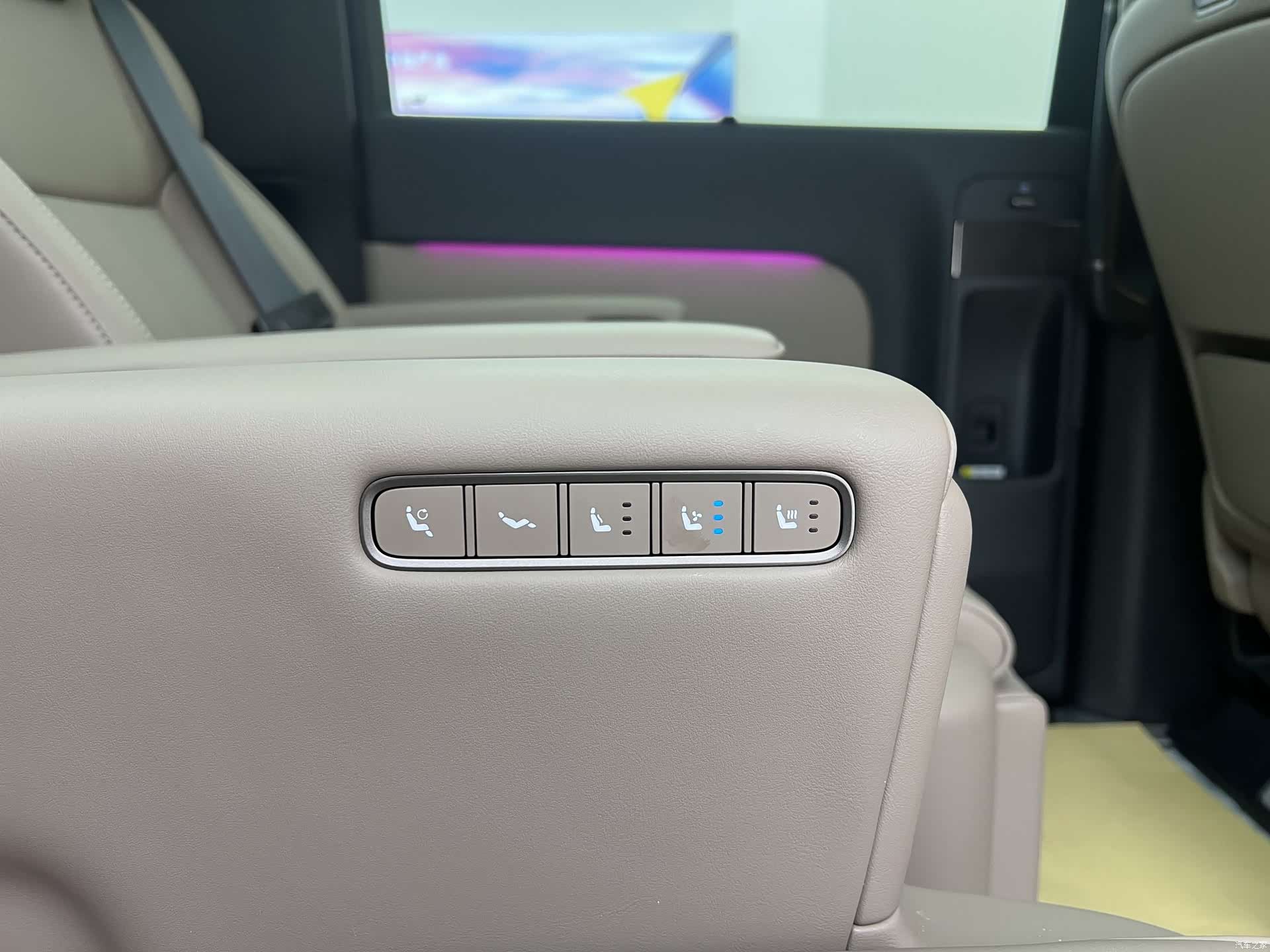 Li Auto MEGA, 2026 40
