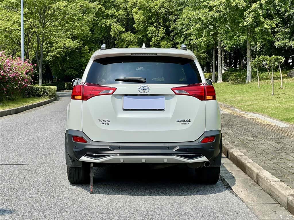 Toyota RAV4, 2015 все фото